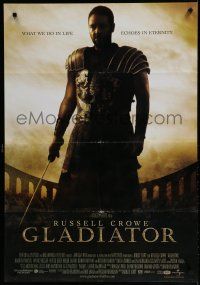 2e006 GLADIATOR Lebanese '00 Ridley Scott, cool image of Russell Crowe in the Coliseum!