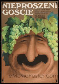 2e378 NIEPROSZENI GOSCIE Polish 23x33 '70s loony Gorka artwork of laughing man wearing grape hat!