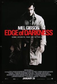 2f256 EDGE OF DARKNESS advance DS 1sh '10 Mel Gibson, some secrets take us to the edge!