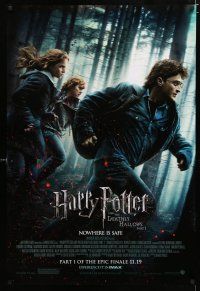 2f358 HARRY POTTER & THE DEATHLY HALLOWS PART 1 advance DS 1sh '10 Daniel Radcliffe on the run!