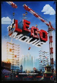 2f463 LEGO MOVIE teaser DS 1sh '14 cool image of title assembled w/cranes & plastic blocks!