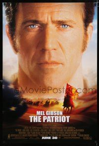 2f581 PATRIOT advance 1sh '00 huge close up portrait image of Mel Gibson over American flag!