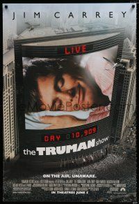2f800 TRUMAN SHOW advance DS 1sh '98 cool image of Jim Carrey on large screen, Peter Weir!