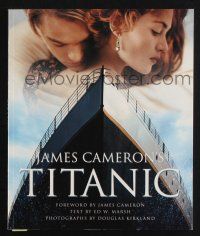 2g152 TITANIC trade paperback book '97 James Cameron, filled with color production images!