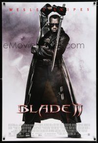 2m107 BLADE II DS 1sh '02 great image of Wesley Snipes in leather coat w/sword!