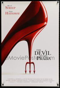 2m200 DEVIL WEARS PRADA style B 1sh '06 Meryl Streep & Anne Hathaway, cool shoe!