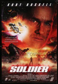2m702 SOLDIER 1sh '98 huge close-up of Kurt Russell, wild sci-fi images!