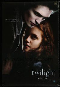 2m793 TWILIGHT teaser DS 1sh '08 c/u of Kristen Stewart & Robert Pattinson, vampire couple!