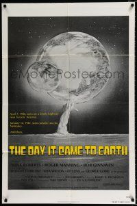 2x275 DAY IT CAME TO EARTH 1sh '77 cool artwork of monster arm grabbing the planet!