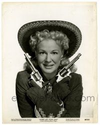 2z081 ANNIE GET YOUR GUN 8x10.25 still '50 great portrait of sharpshooter Betty Hutton with guns!
