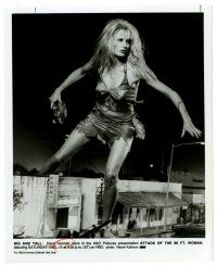 2z088 ATTACK OF THE 50 FT WOMAN TV 8x10 still '93 giant sexy Daryl Hannah on the rampage!