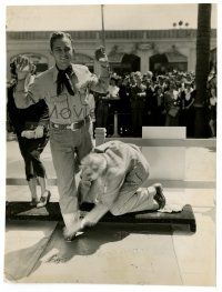 2z132 BING CROSBY 7x9.5 news photo '36 he becomes the first singer with footprints at Grauman's!