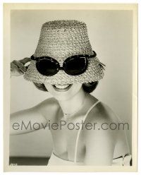 2z214 CLAIRE KELLY deluxe 8x10 still '50s wacky smiling portrait wearing big hat over half her face!