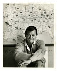 2z250 DAVID JANSSEN deluxe 8x10 still '60s smiling by U.S. map for The Fugitive by John Engstead!