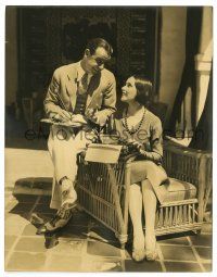 2z284 DOLORES DEL RIO/JOHNNY HINES deluxe 7x9 still '20s she's typing in a chair & he's writing!
