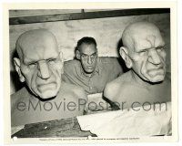 2z451 HOUSE OF HORRORS candid 8x10 key book still '46 Rondo Hatton by two giant disfigured heads!