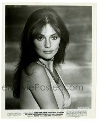 2z482 JACQUELINE BISSET 8x10 still '72 super sexy c/u in halter top from Stand Up and Be Counted!