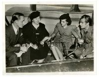 2z485 JAMES CAGNEY 7x9 news photo '40 with brother, sister & mother, they all went to college!
