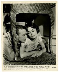 2z579 LOVE IN THE AFTERNOON 8x10.25 still '57 Gary Cooper romancing Audrey Hepburn under table!