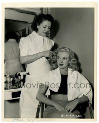 2z616 MARILYN MONROE 8.25x10.25 key book still '40s having her hair set in the Gilda fashion!