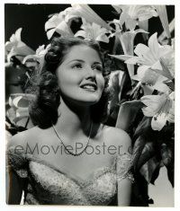 2z626 MARTHA VICKERS 7.75x9 still '44 beautiful portrait surrounded by Easter lilies by Bachrach!