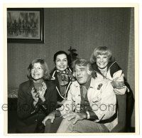 2z758 RITA HAYWORTH/ANN MILLER/PETER LAWFORD/JUNE ALLYSON 8x8 news photo '70s legends reunite!