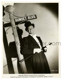 2z874 SUNSET BOULEVARD candid 7.75x10 still '50 deceptive image of Holden in top hat & tails!