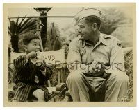 2z886 TEAHOUSE OF THE AUGUST MOON candid 8x10.25 still '56 Glenn Ford on set w/young Japanese boy!