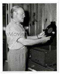 2z928 TRIBUTE TO A BAD MAN candid deluxe 8.25x10 still '56 James Cagney plays music between scenes!