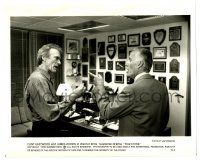 2z933 TRUE CRIME 8x10 still '99 director/star Clint Eastwood argues with James Woods!
