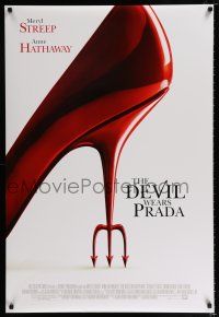 3b208 DEVIL WEARS PRADA style B DS 1sh '06 Meryl Streep & Anne Hathaway, cool shoe!