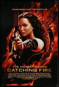 3b369 HUNGER GAMES: CATCHING FIRE advance DS 1sh '13 close-up of Jennifer Lawrence w/bow!