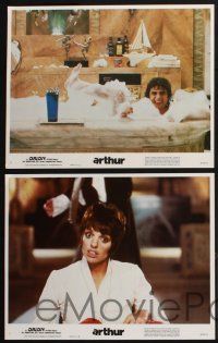 3d065 ARTHUR 8 LCs '81 alcoholic Dudley Moore, Liza Minnelli, John Gielgud