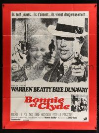 3e359 BONNIE & CLYDE French 1p '68 different close up of Warren Beatty & Faye Dunaway with guns!