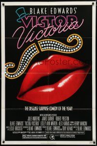 3k944 VICTOR VICTORIA 1sh '82 Julie Andrews, Blake Edwards, cool lips & mustache art by John Alvin