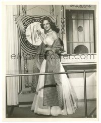 3y057 ALEXIS SMITH 8x10 still '46 signing Warner Bros banner by Bert Six, making Night & Day!