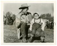 3y176 BULLWHIP candid 8.25x10 still '58 Guy Madison entertains a very young female visitor!