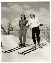 3y314 FAYE EMERSON/ALEXIS SMITH deluxe 7.75x9.5 still '43 skiing at Lake Arrowhead by Welbourne!