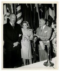 3y410 HITLER LIVES candid 8.25x10 still '45 Jack Warner receives first World Peace Prize from HFCA!