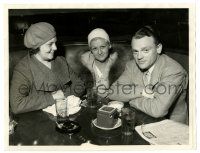 3y469 JAMES CAGNEY 6.75x8.75 news photo '35 at the Brown Derby with sister Jeanne & his wife!