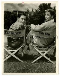 3y559 LEAVE IT TO BEAVER candid TV 7x9.25 still '57 Jerry Mathers & Tony Dow in their chairs!