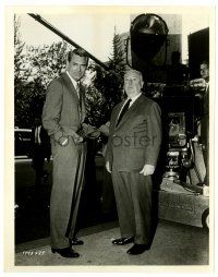 3y690 NORTH BY NORTHWEST candid 8x10.25 still '59 Cary Grant standing next to Alfred Hitchcock!