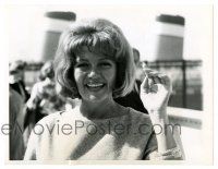 3y772 RITA HAYWORTH 7x9.25 news photo '63 on boat to Spain to play Cardinale's mom in Circus World!