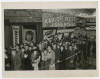 3y975 WEST OF SHANGHAI candid 8x10.25 still '37 crowded line at premiere theater with cool posters!