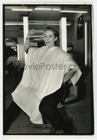 4b036 BETTY BUCKLEY deluxe 9.5x14 still '70s smiling c/u getting her hair cut and flexing her arm!