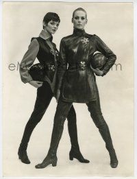 4b073 JEAN VOIGHT FASHIONS deluxe 11x14.75 still '68 sexy models in leather by Gunnar Larsen!