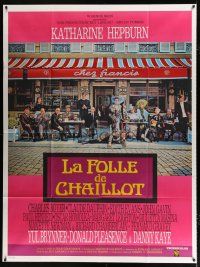 4c790 MADWOMAN OF CHAILLOT French 1p '70 art of Katharine Hepburn & others sitting outside cafe!