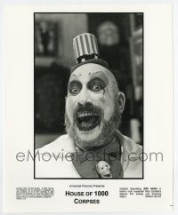 4m423 HOUSE OF 1000 CORPSES 8x10 still '03 Rob Zombie, c/u of creepy clown Sid Haig w/flag hat!