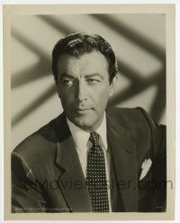 4m724 ROBERT TAYLOR 8x10 still '40s close portrait wearing suit & tie with perplexed look!