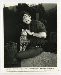 4m765 SLEEPWALKERS candid 8x10 still '92 writer Stephen King in graveyard with his cat Clovis!